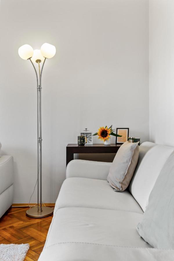City Vibes Apartment Bucarest Esterno foto
