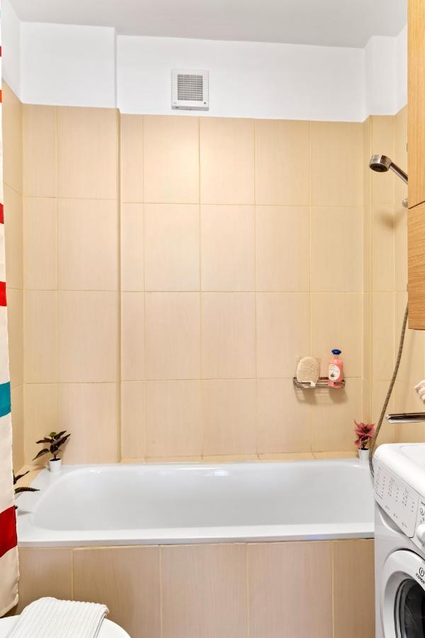 City Vibes Apartment Bucarest Esterno foto