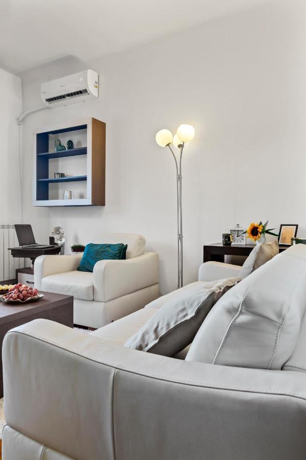 City Vibes Apartment Bucarest Esterno foto