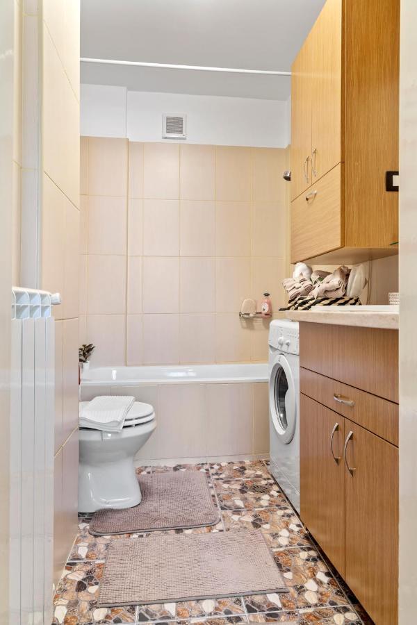City Vibes Apartment Bucarest Esterno foto